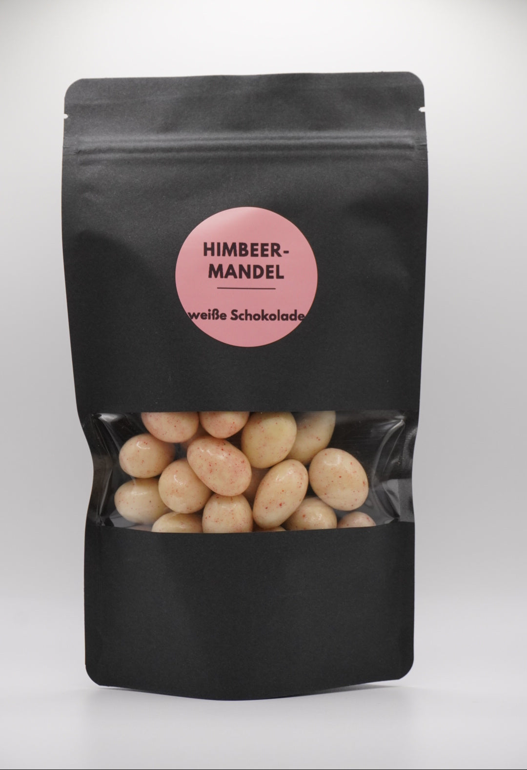 Himbeermandeln in weißer Schokolade